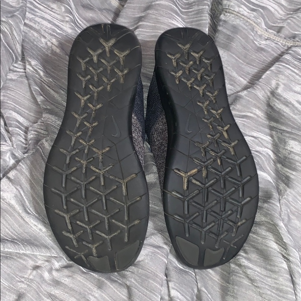 Nike Frees - Picture 3 of 3